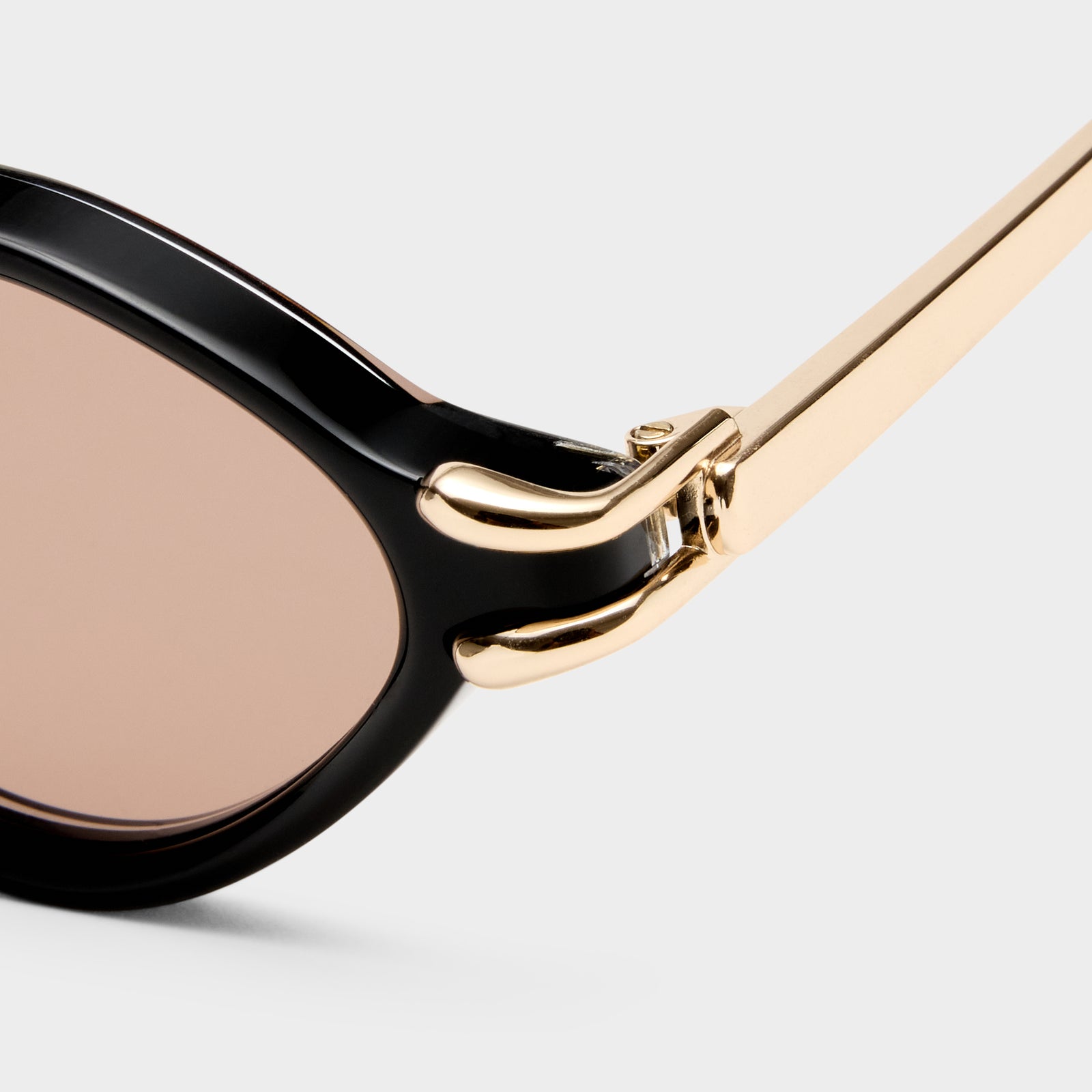 Numero Trece Obsidian Black Female Oval Sunglasses | Le Specs