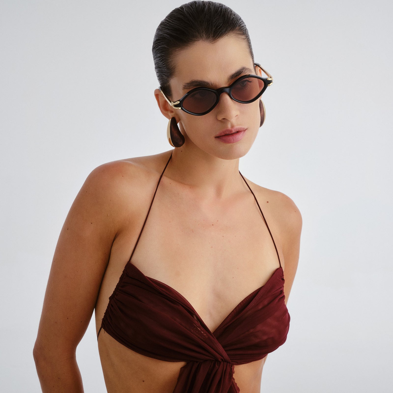 Numero Trece Obsidian Black Female Oval Sunglasses | Le Specs