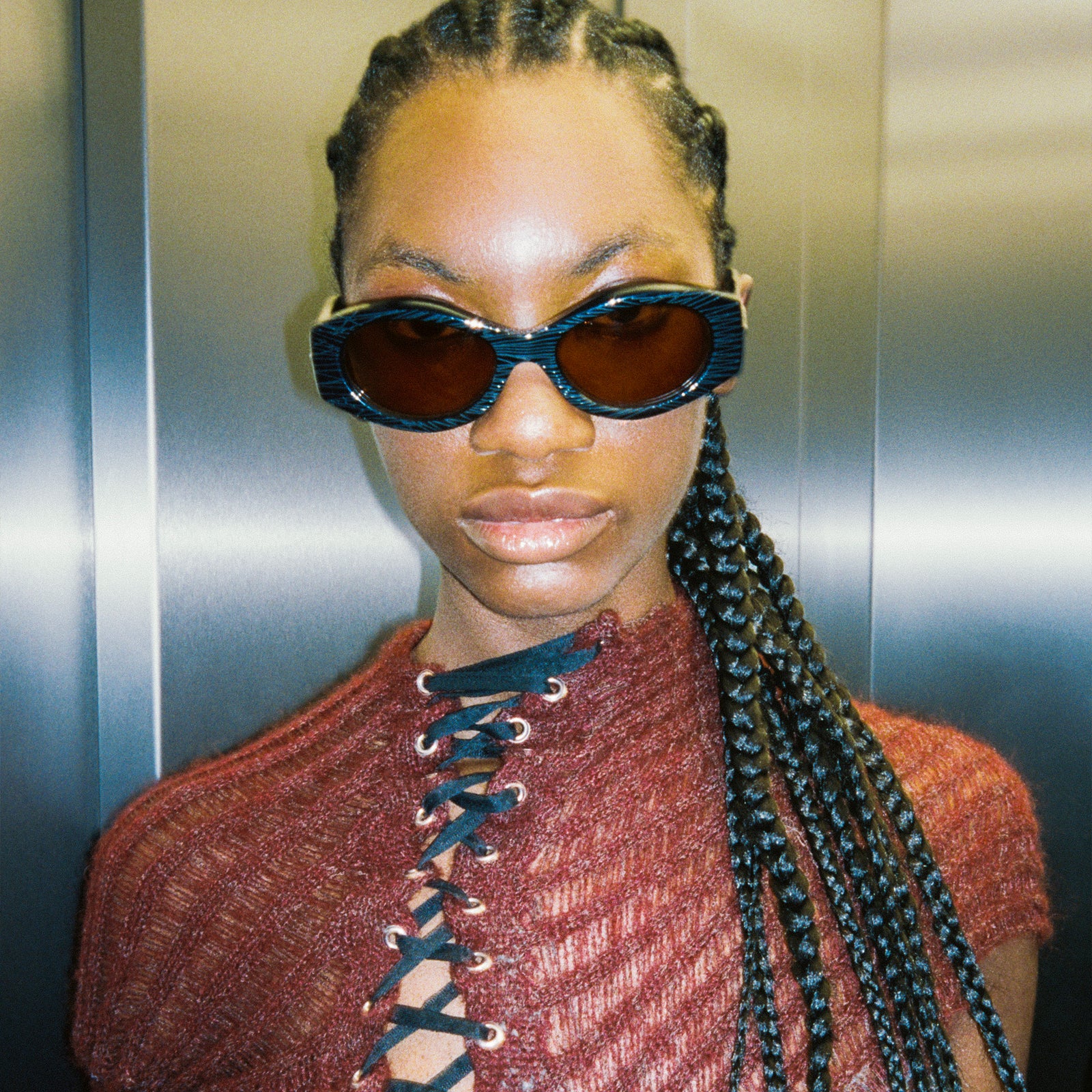 Wanderlust Scratched Black Uni-Sex Oval Sunglasses | Le Specs