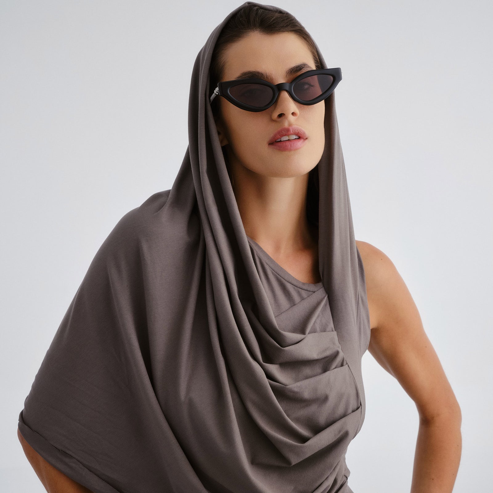 Freigeist Black Uni-Sex Cat-Eye Sunglasses | Le Specs