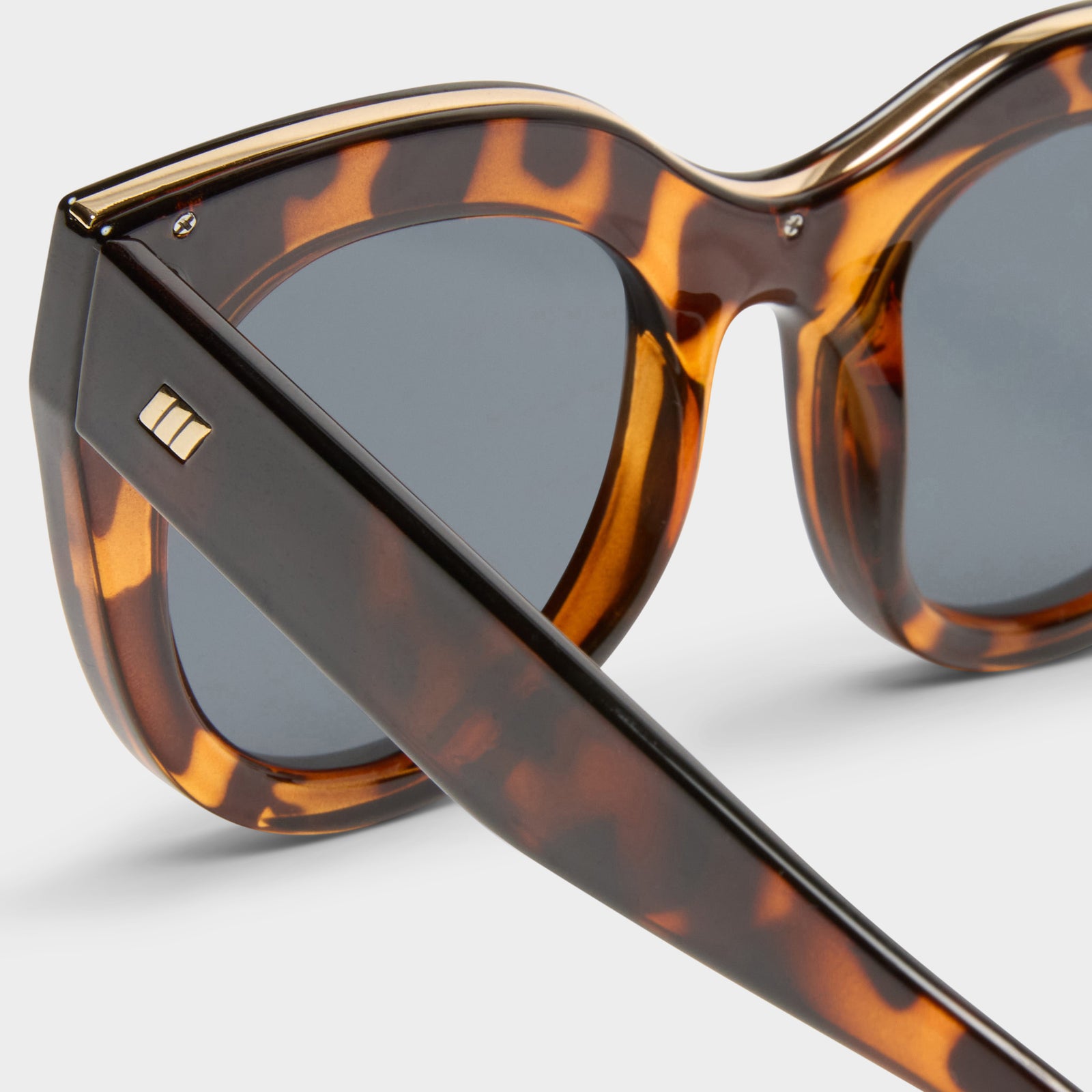 Air Heart Tort Female Cat-Eye Sunglasses | Le Specs